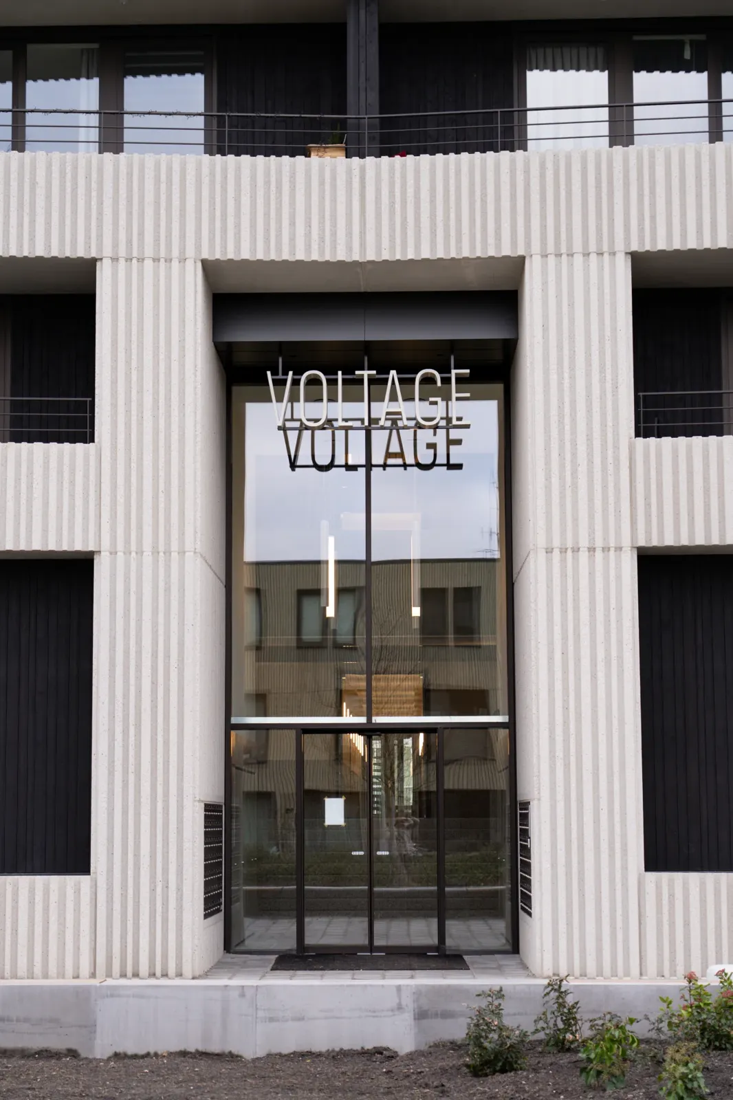Voltage, Tonkensstraat, foto 4