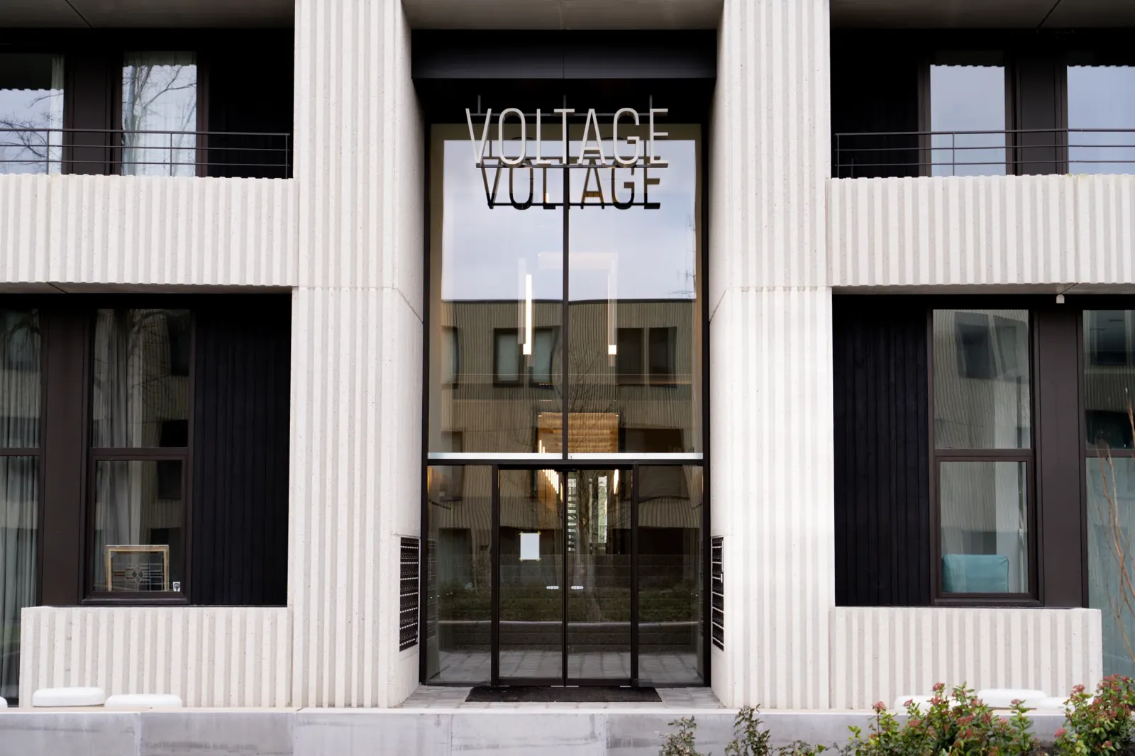 Voltage, Tonkensstraat, foto 5