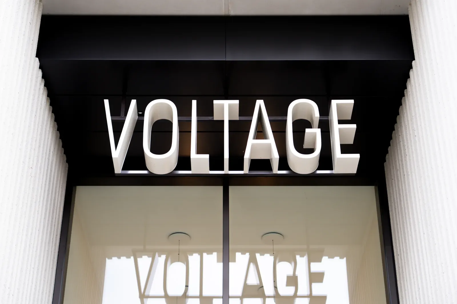 Voltage, Tonkensstraat, foto 6