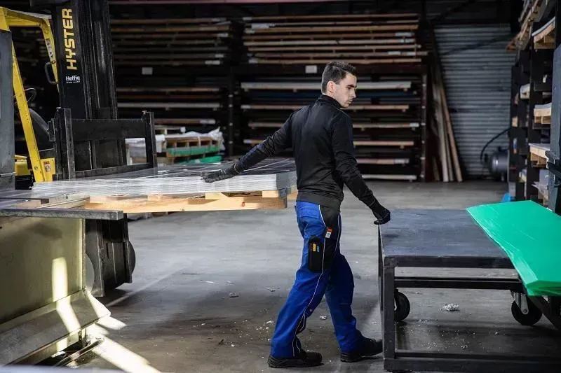 Plaatmateriaal in de werkplaats van Alraf Plaatbewerking